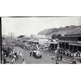 Jeffery collection : Parade in Flinders Street, Townsville