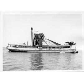 [The sinking of the Townsville Harbour Board dredge "Cleveland Bay", 6 April 1968]
