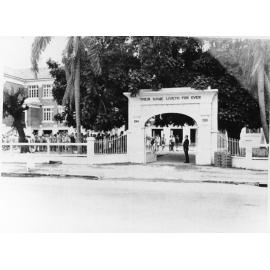 School children laying a wreath at the West End State School memorial gates, Townsville, 1971 