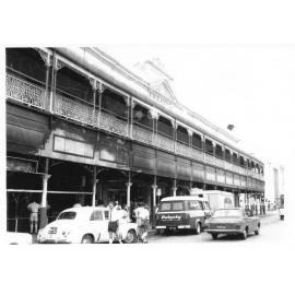 Smoke damage to the Town Hall, from the Austral Cafe fire. 