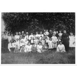 Schmid family gathering at the Bohle, Townsville, 1906. 
