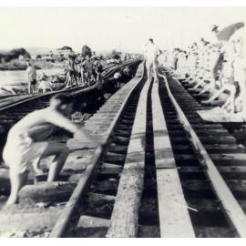 [Rooney's Railway Bridge, Townsville, after the flood of 9th March, 1946] 