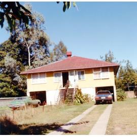 House (flats), 30 Garden Street, Mundingburra, Townsville, 1985