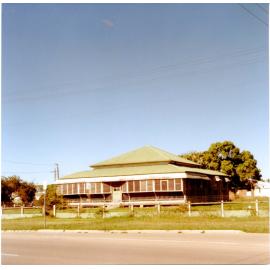 House, corner of Ross River Road and Cross Street, Mundingburra, Townsville, 1985. 