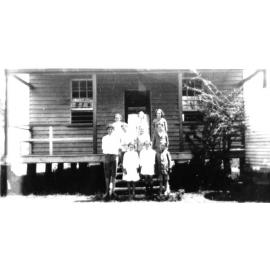School photograph on front steps of Weir State School, ca 1918 