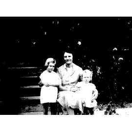 Caroline, Marge and Bessie Wordsworth at Manton, ca 1928 