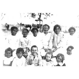 School photograph, Weir State School, 1917 