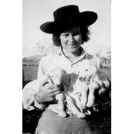 Doris Mable White (nee Kelso) with kids during drought, 1946 