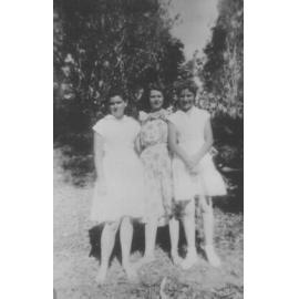Maureen Neville and friends, ca 1940 
