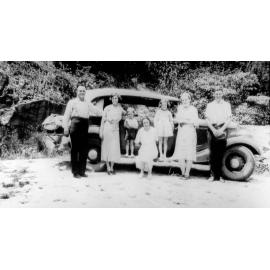 Townsville, Joe Kirwan, wife Jean, Kathleen Kirwan and Mr and Mrs Hogan by car, n.d. 