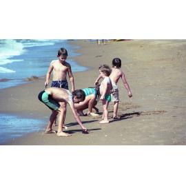 Children playing on a Townsville beach, 1991
