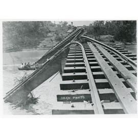Flood damage to the Inkerman Bridge, 1917