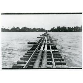 Inkerman Railway Bridge, Burdekin River flood, 1917