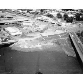 The George Roberts Bridge across Ross Creek, Townsville, after construction in 1975 . 