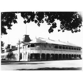 The Queens Hotel, the Strand, Townsville 