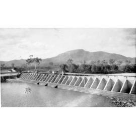 New Aplin's Weir, Townsville, during construction, 1944