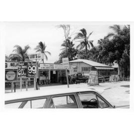 [Leo's Store and Wendy's Drapery], Bundock Street, Townsville. 