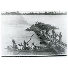 Inkerman Railway Bridge, Burdekin River flood, 1946