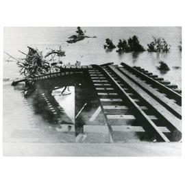Flood damage to the Burdekin River railway bridge, 1922