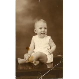 Family photograph from the Quelch Forno collection : Studio portrait of Beryl, 11 months, Christmas 1933