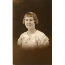 Family photograph from the Quelch Forno collection : Studio portrait of a woman