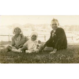 Elsie, Ron and Noel Quelch