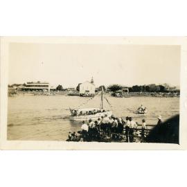 Family photograph from the Quelch Forno collection : boating event in Ross Creek