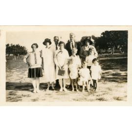 Family photograph from the Quelch Forno collection: group photograph on the Strand