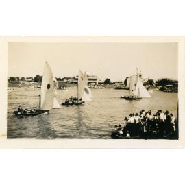 Family photograph from the Quelch Forno collection : boating event in Ross Creek