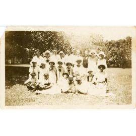 Family photograph from the Quelch Forno collection : Group of men and women posing outdoor for a photograph