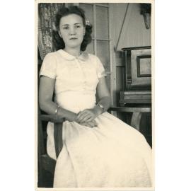 Family photograph from the Quelch Forno collection : Beryl Forno, December 1953