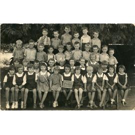 Family photograph from the Quelch Forno collection : Mundingburra School Prep 3 class photograph