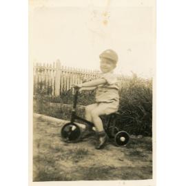 Family photograph from the Quelch Forno collection : Bobby Abraham 1938