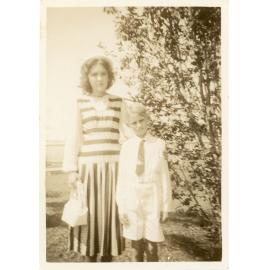 Beryl and Ray Forno posing for an outdoor photograph
