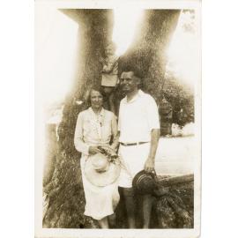 Family photograph from the Quelch Forno collection : couple and child posing outdoors