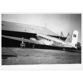 Douglas aircraft outside a hangar at the Ross River Plains aerodrome, Townsville, 1938