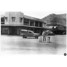 A member of the 7th Australian Lines of Communications Provost Company controlling traffic at the intersection of Morris Street, Flinders Street, Ingham Road and Charters Towers Road, Townsville, 9 February 1944