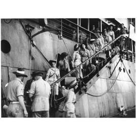 Members of the 2/1 and 2/5 AGH's and the 47th Australian Camp Hospital (AANS & AAMWS) arriving in Townsville on HMT Ormiston from New Guinea for home leave, 27 June 1944