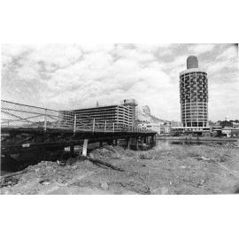 [Victoria Bridge, the Ogden Street Carpark and the Hotel Townsville] 1976