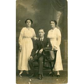 Family photograph from the Quelch Forno collection : Elsie Minza Quelch (nee Robins), Archie Robins and (left) Gertie Woods (nee Robins) studio portrait