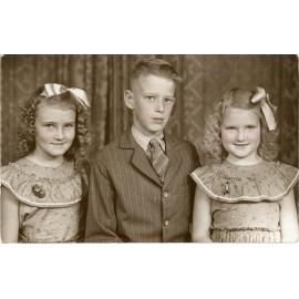 Bobbie, Dawn and Joan Abraham