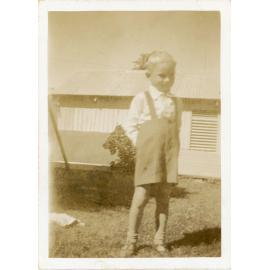 Family photograph from the Quelch Forno collection : Ray Forno posing for photograph