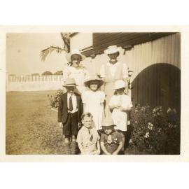 Family photograph from the Quelch Forno collection : Mrs Forno, with Beryl, Jimmy, Gale, Ray, Allan and John posing for an outdoor photograph