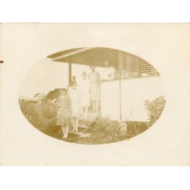 Family photograph from the Quelch Forno collection : Anderson's at Camp Street home, Zena, Phyllis, Alma, May and George