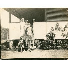 Family photograph from the Quelch Forno collection : Zena, Phyl and Alma Anderson