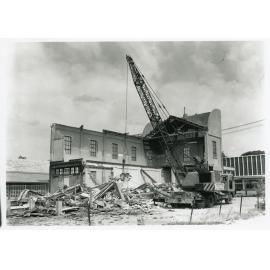 Demolition of the RSL building, Sturt Street, Townsville, 29 September, 1969