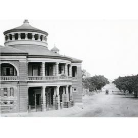The Strand, looking past the Customs House, Townsville, 1904