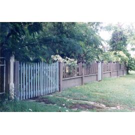 Fence, 52 Cook Street, North Ward before renovation : 1996 residential grants / Townsville City Council