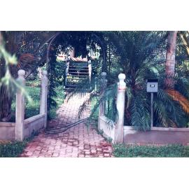 Fence restoration, 30 Roberts Street, Hermit Park, Townsville: 1996 residential grants / Townsville City Council