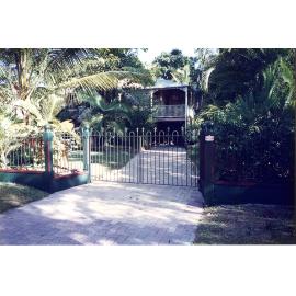 Fence restoration, 30 Roberts Street, Hermit Park, Townsville: 1996 residential grants / Townsville City Council
